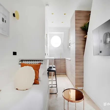 A Cocoon Just A Stone's Throw From The Arc De Triomphe