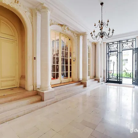 A Cocoon Just A Stone's Throw From The Arc De Triomphe Apartment Paris