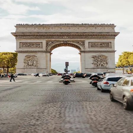 A Cocoon Just A Stone's Throw From The Arc De Triomphe Parijs