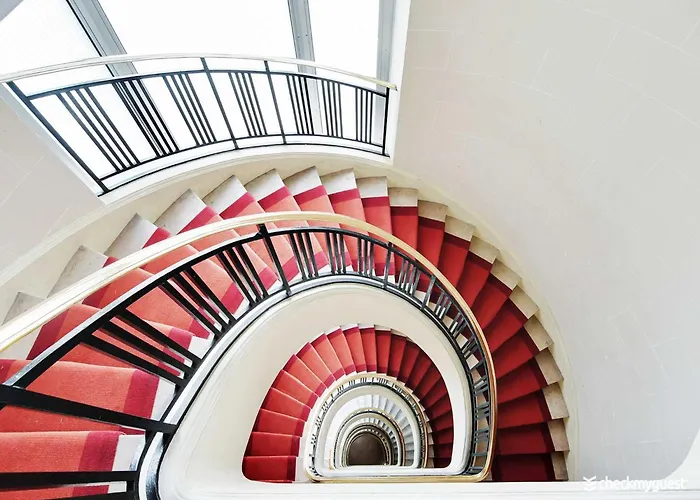 شقة A Cocoon Just A Stone's Throw From The Arc De Triomphe *