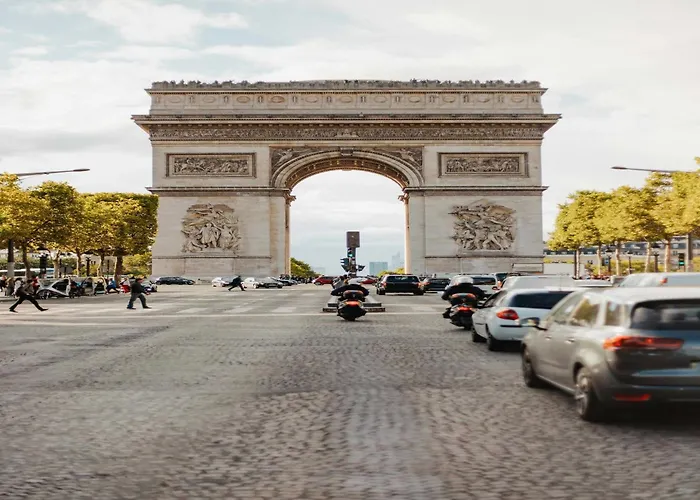 A Cocoon Just A Stone's Throw From The Arc De Triomphe باريس