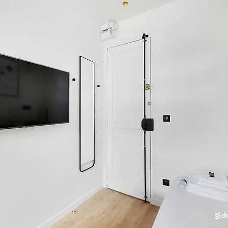 A Cocoon Just A Stone's Throw From The Arc De Triomphe Παρίσι